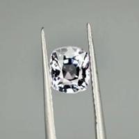 Pietra preziosa Spinello naturale