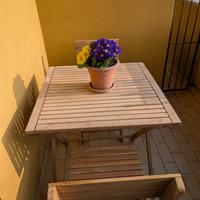 Tavolo outdoor con due sedie