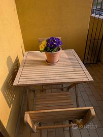 Tavolo outdoor con due sedie