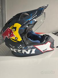 Casco red bull