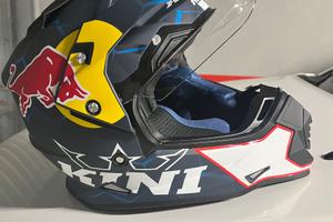 Casco red bull