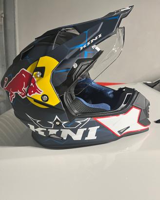 Casco red bull