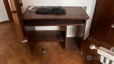 Scrivania Porta PC con Piano Estraibile