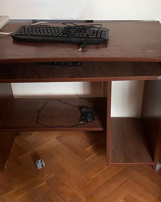 Scrivania Porta PC con Piano Estraibile
