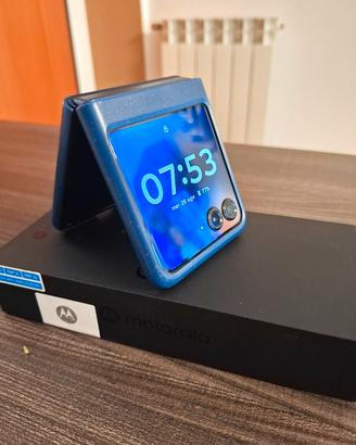 Motorola RAZR 60 + Watch Fit
