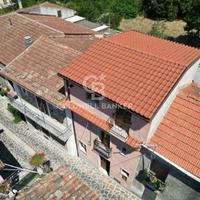 Casa su tre livelli Rutino