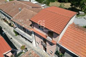 Casa su tre livelli Rutino