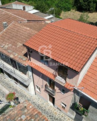 Casa su tre livelli Rutino