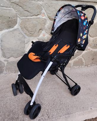 Passeggino leggero di marca Brevi