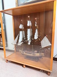 Modello Veliero in legno artigianale con teca prot