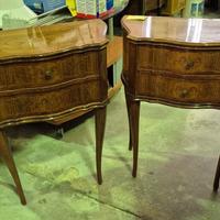 COPPIA DI COMODINI IN STILE