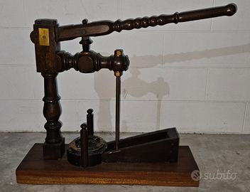 Tappa bottiglie in legno