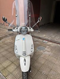 Vespa Primavera 50 - 2023