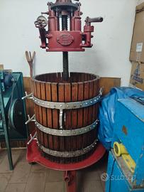 Torchio idraulico per pigiatura uva
