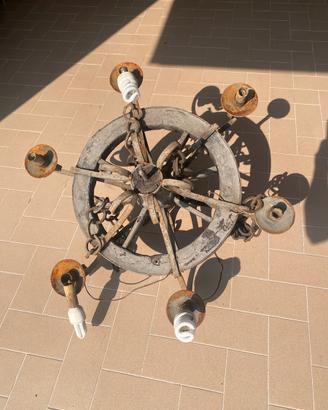 Lampadario ruota di carro vintage