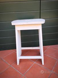 Sgabello in Legno Verniciato Bianco