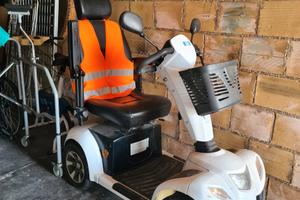 Scooter elettrico per anziani o disabili