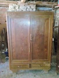 Armadio vintage in castagno