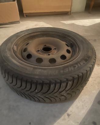 4 cerchi + 2 Gomme invernali con  195/65/15