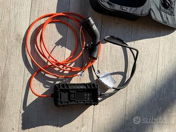 Caricatore 2.4 kw 10 A presa Shuko