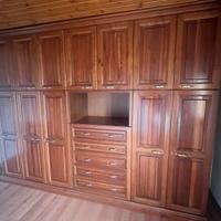 Armadio in legno di ciliegio