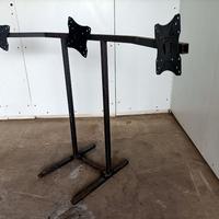 Supporto in ferro per 3 monitor