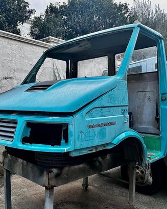 CABINA IVECO DAILY 2° SERIE NUDA DA RIPARARE