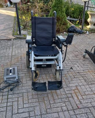 Carrozzina e girello per disabili