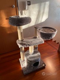Graffiatoio multipali con cucce