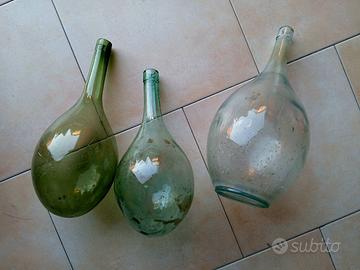 Tre fiasche in vetro vintage
