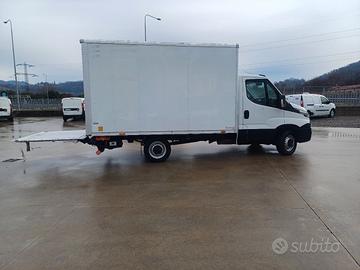 IVECO DAILY CON SPONDA IDRAULICA 