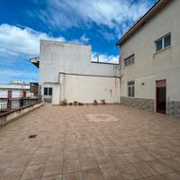 Via Garibaldi, appartamento con grande terrazzo