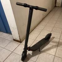 Monopattino elettrico SEGWAY e25e