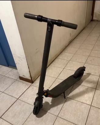 Monopattino elettrico SEGWAY e25e