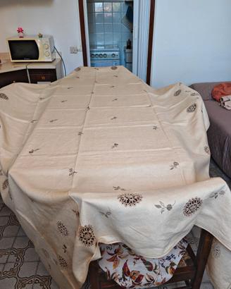 TOVAGLIA IN LINO RICAMATA A MANO