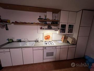 Cucina con ripiano in marmo - Arredamento e Casalinghi In vendita