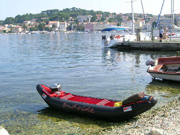 Canoa Grabner modello Outside con motore