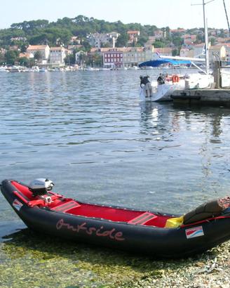 Canoa Grabner modello Outside con motore