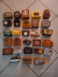 Radio d'epoca in miniatura