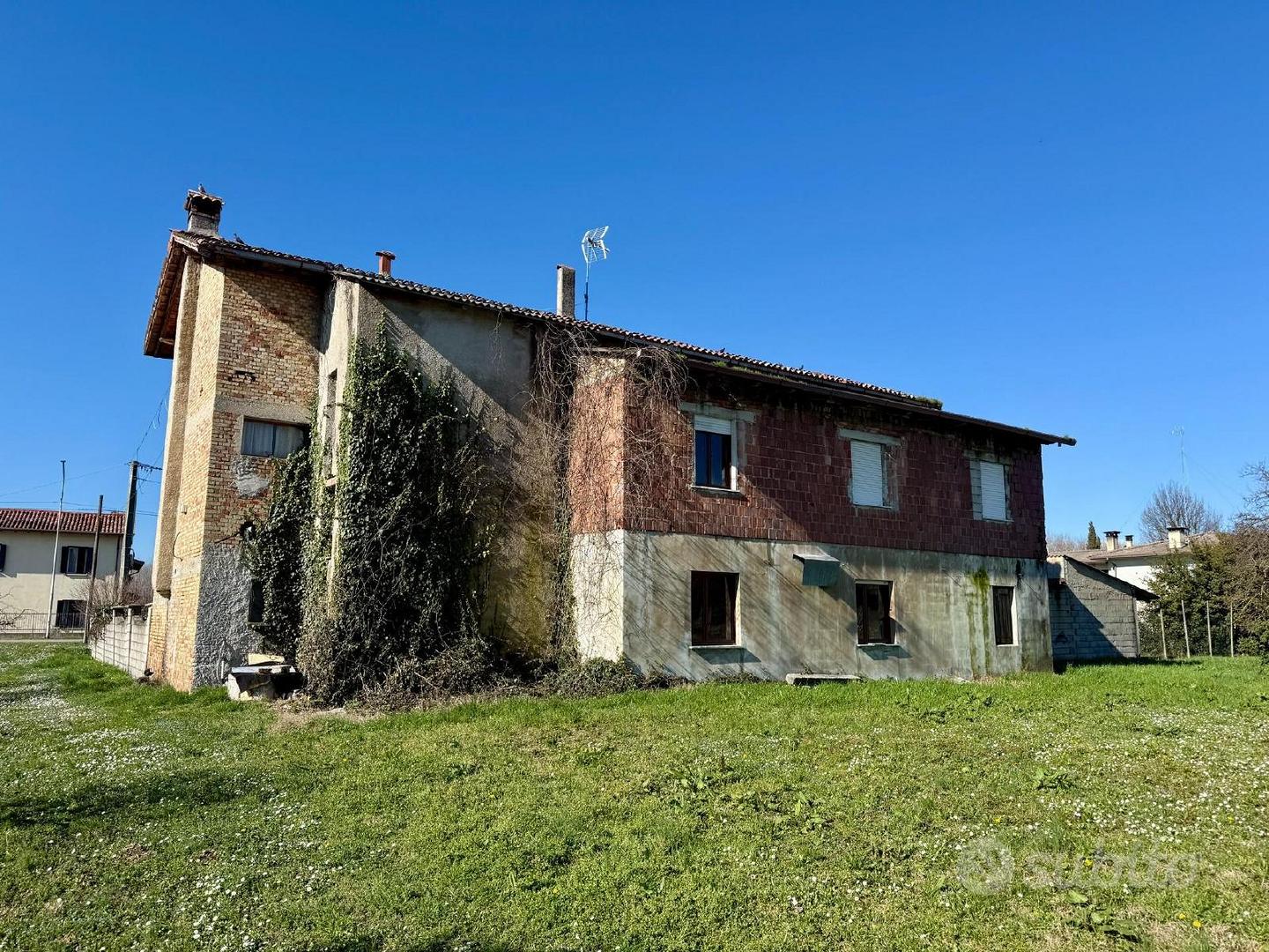 Casa colonica indipendente immersa nel verde - Vista 4