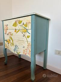 Cassettiera decorata