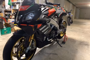 Aprilia Tuono Factory