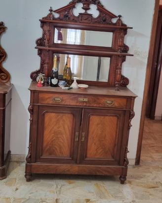 coppia di credenze in legno intagliat 600€ cadauno