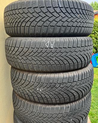 GOMME DACIA DUSTER 215-60-17