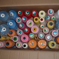 Lotto di Rocchetti di Filo per Macchina da Cucire