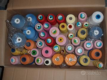 Lotto di Rocchetti di Filo per Macchina da Cucire