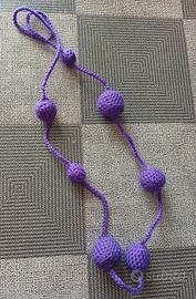 collana realizzata all'uncinetto 