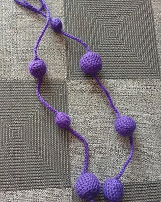 collana realizzata all'uncinetto 