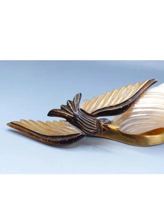 Antica spilla Art Deco anni 30 corno biondo 