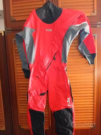 Muta sub stagna da ragazzino